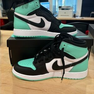 Brand New Air Jordan 1 Retro High OG in Black and Green Glow